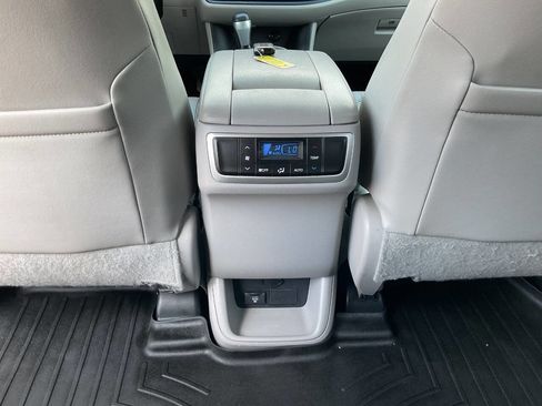 Used 2014 Toyota Highlander Limited w/ Driver Technology Package AWD/4WD image 38