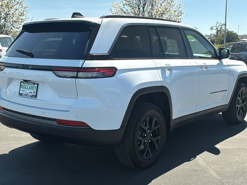 New 2026 Jeep Grand Cherokee Altitude image 3