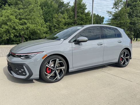 New 2026 Volkswagen GTI SE image 2