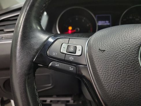 Used 2019 Volkswagen Tiguan SE w/ Panoramic Sunroof Package FWD image 24