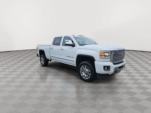 Used 2019 GMC Sierra 2500 Denali w/ Suspension Package, Off-Road AWD/4WD image 4