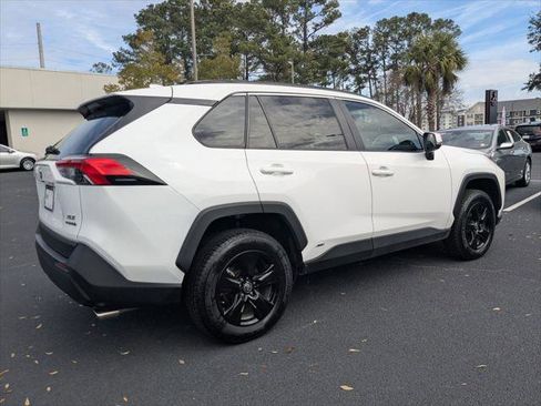 Certified 2022 Toyota RAV4 XLE w/ Convenience Package image 4