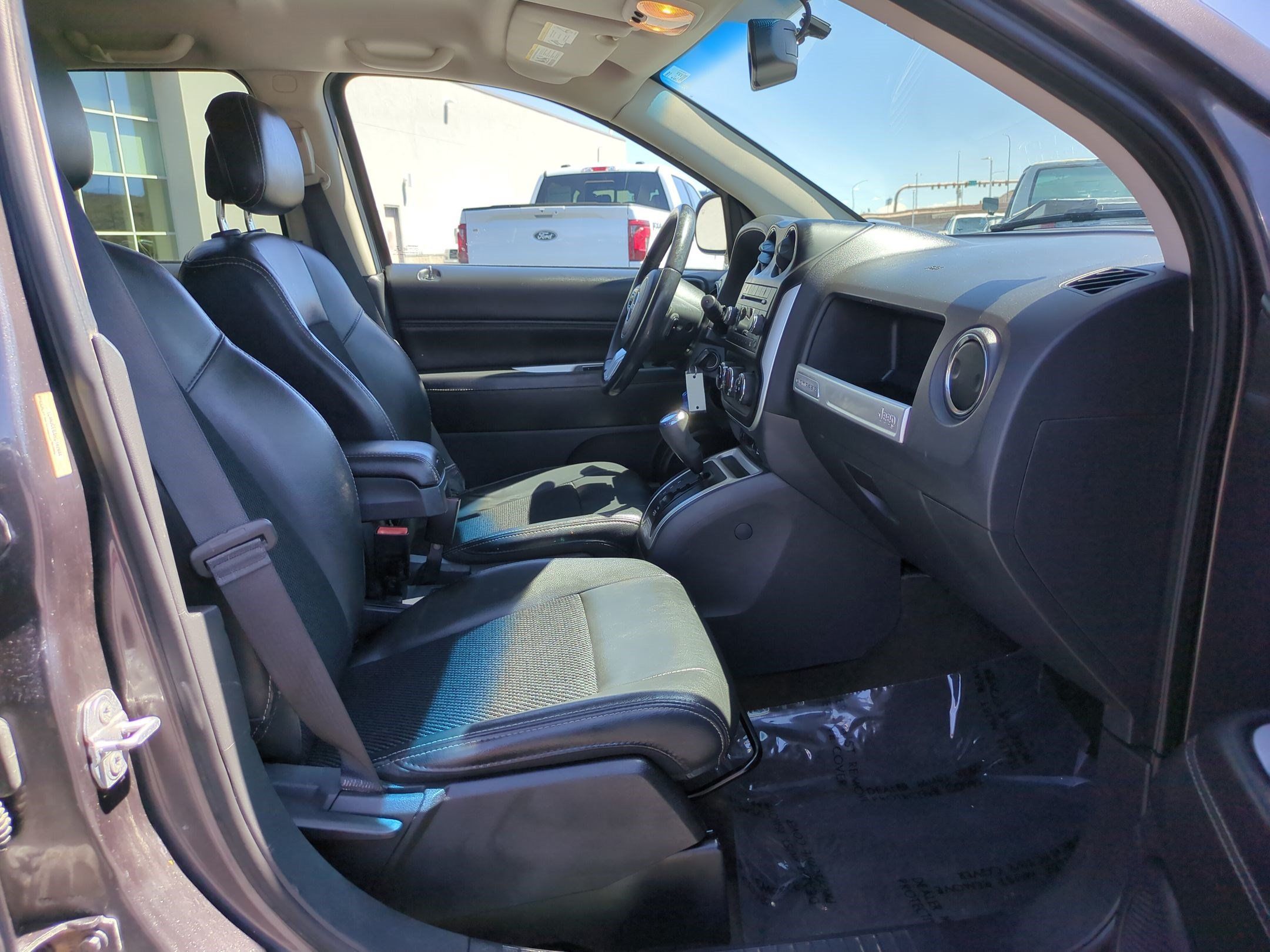 Used 2017 Jeep Compass Latitude FWD image 28