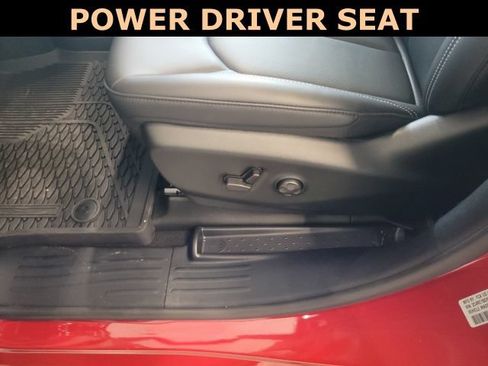 Used 2025 Chrysler Pacifica Select w/ Fav Edition Package FWD image 18