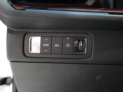 Used 2025 Chevrolet Traverse RS AWD/4WD image 24