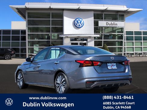 Used 2024 Nissan Altima 2.5 SV image 6