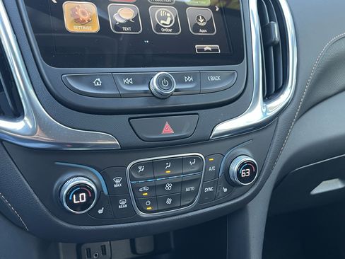 Used 2018 Chevrolet Equinox Premier image 11
