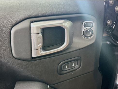 Used 2023 Jeep Wrangler Unlimited Sahara w/ Cold Weather Group AWD/4WD image 15