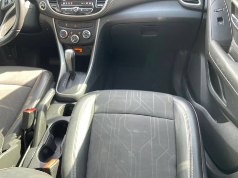 Used 2019 Chevrolet Trax LT w/ LT Convenience Package FWD image 22