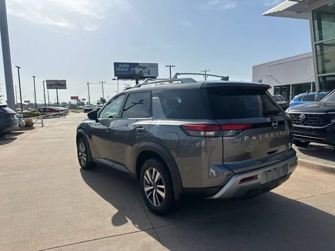 Used 2024 Nissan Pathfinder SL AWD/4WD image 7