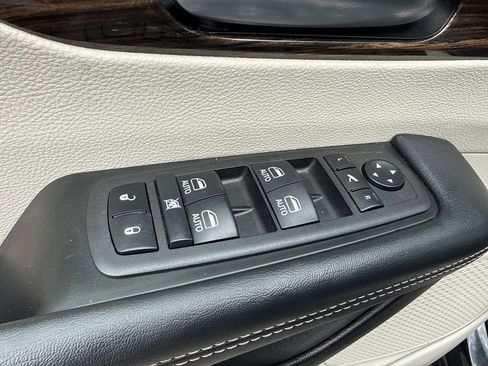 Used 2023 Chrysler Pacifica Limited FWD image 20