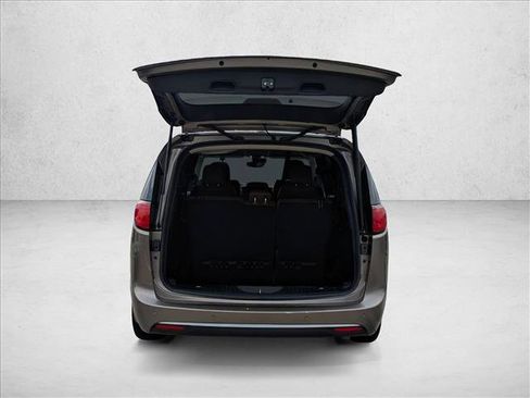 Used 2018 Chrysler Pacifica Limited w/ Advanced Safetytec Group image 6