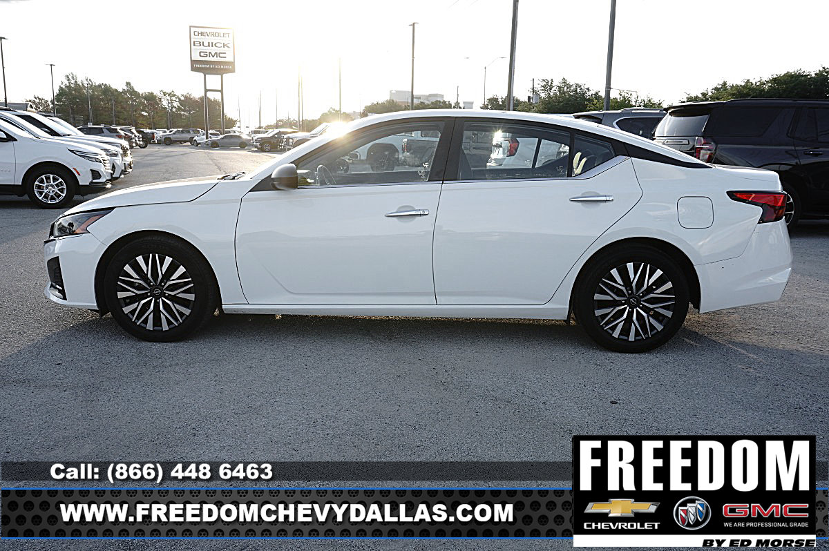 Used 2025 Nissan Altima 2.5 SV FWD image 4