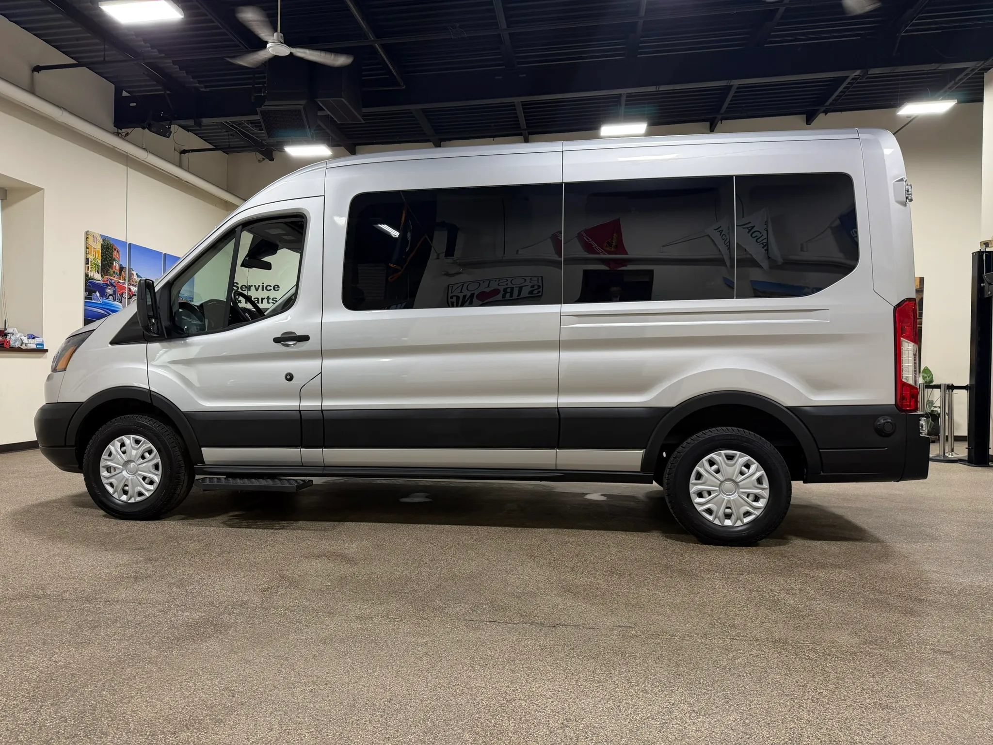 Used 2019 Ford Transit 250 148 Medium Roof RWD image 9