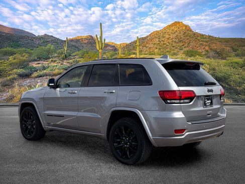 Used 2020 Jeep Grand Cherokee Altitude RWD image 8