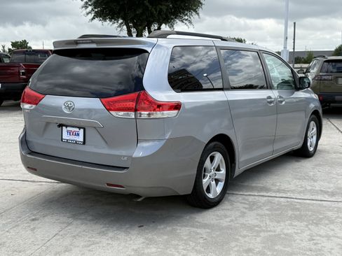Used 2014 Toyota Sienna LE FWD image 5