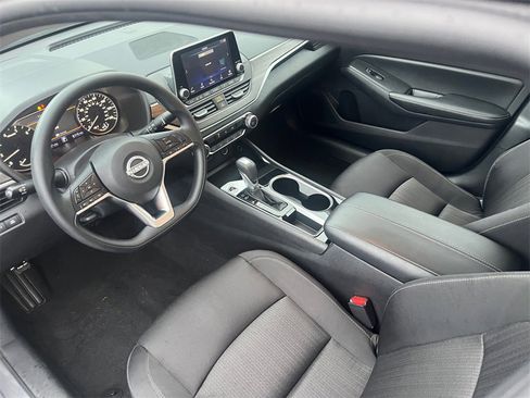Used 2024 Nissan Altima 2.5 SV image 16