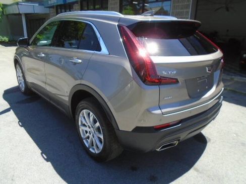 Used 2023 Cadillac XT4 Luxury w/ Cold Weather Package AWD/4WD image 6
