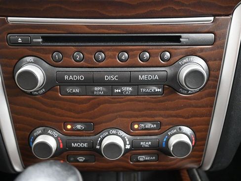 Used 2019 Nissan Pathfinder Platinum image 12