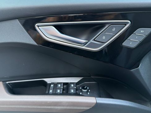 Certified 2023 Audi Q4 e-tron Prestige AWD/4WD image 10