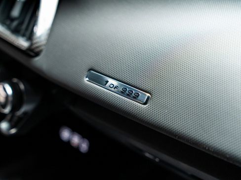 Used 2018 Audi R8 V10 w/ Premium Package image 2