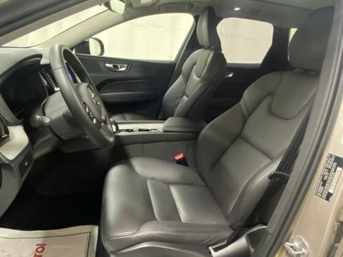 Used 2025 Volvo XC60 B5 Plus AWD/4WD image 11