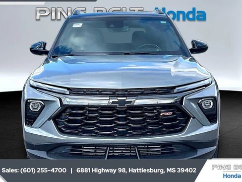 Used 2025 Chevrolet TrailBlazer RS w/ Convenience Package FWD image 3