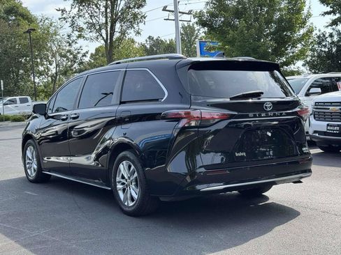 Used 2021 Toyota Sienna Limited FWD image 26