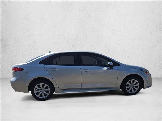 Used 2025 Toyota Corolla LE FWD image 4
