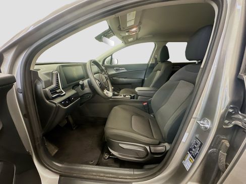 Used 2025 Kia Sportage LX AWD/4WD image 13
