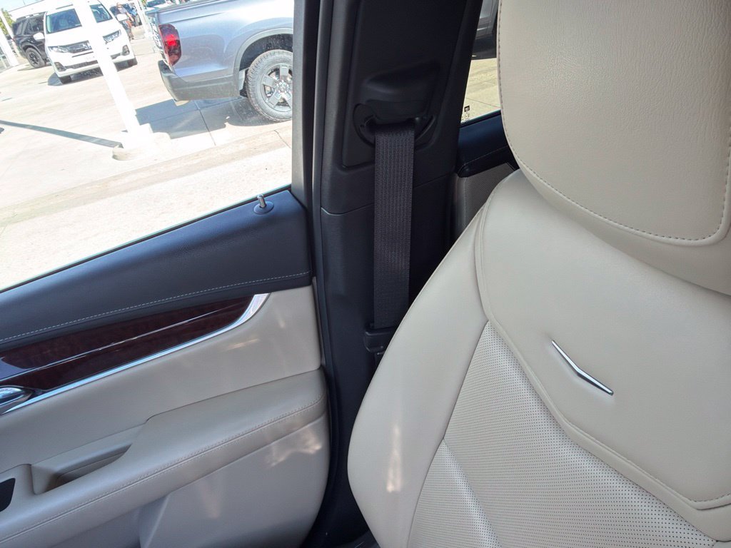 Used 2018 Cadillac XT5 Luxury w/ Driver Awareness Package AWD/4WD image 17