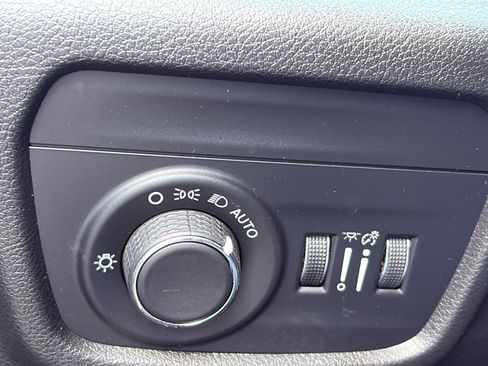 Used 2023 Jeep Grand Cherokee Altitude AWD/4WD image 21