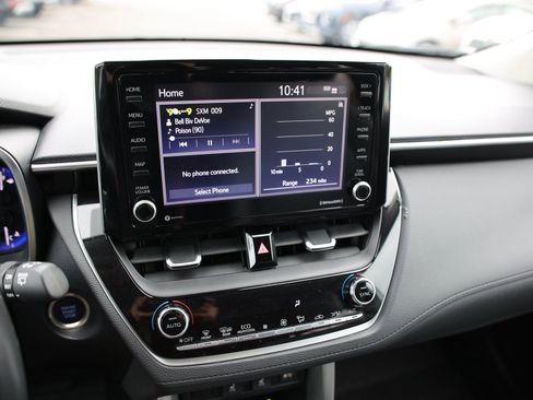 Used 2022 Toyota Corolla Cross XLE w/ Convenience Package image 23