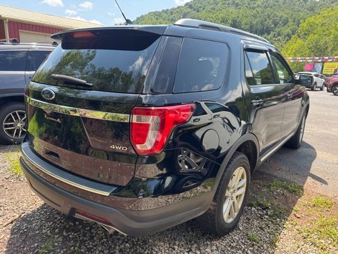 Used 2018 Ford Explorer XLT w/ Equipment Group 202A AWD/4WD image 5