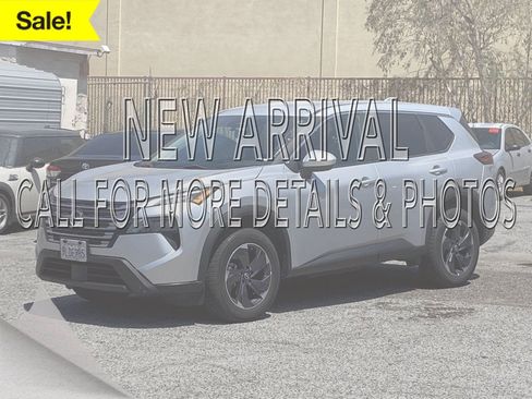 Used 2024 Nissan Rogue SV FWD image 1