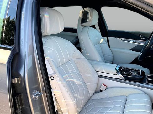 Used 2024 BMW 740i xDrive w/ Executive Package AWD/4WD image 8