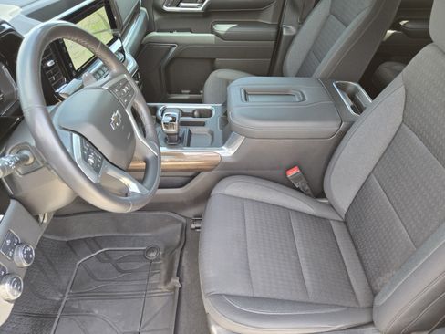 Used 2022 Chevrolet Silverado 1500 LT AWD/4WD image 9