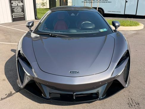 Used 2023 McLaren Artura RWD image 10