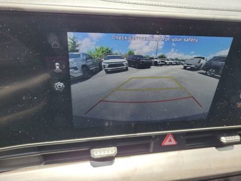 Used 2024 Kia Sportage EX FWD image 28
