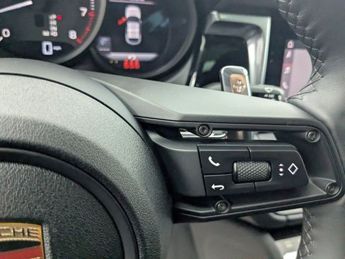 Certified 2025 Porsche Macan image 13