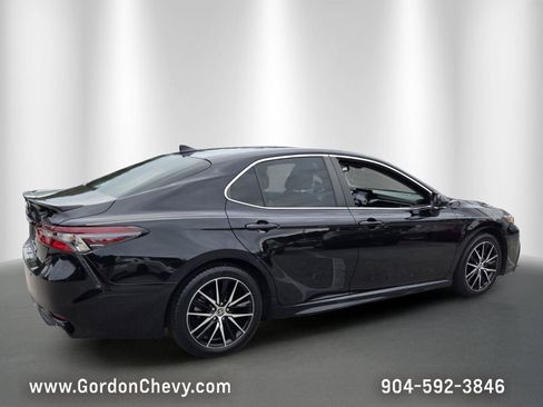 Used 2024 Toyota Camry SE FWD image 6