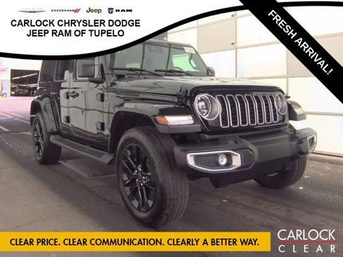 Used 2025 Jeep Wrangler Sahara image 3