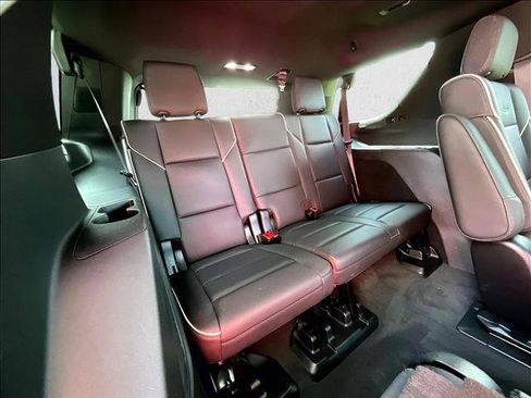 Used 2024 Cadillac Escalade Premium Luxury AWD/4WD image 28