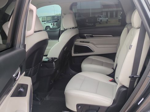 Used 2024 Kia Telluride S w/ S Sunroof Package image 29