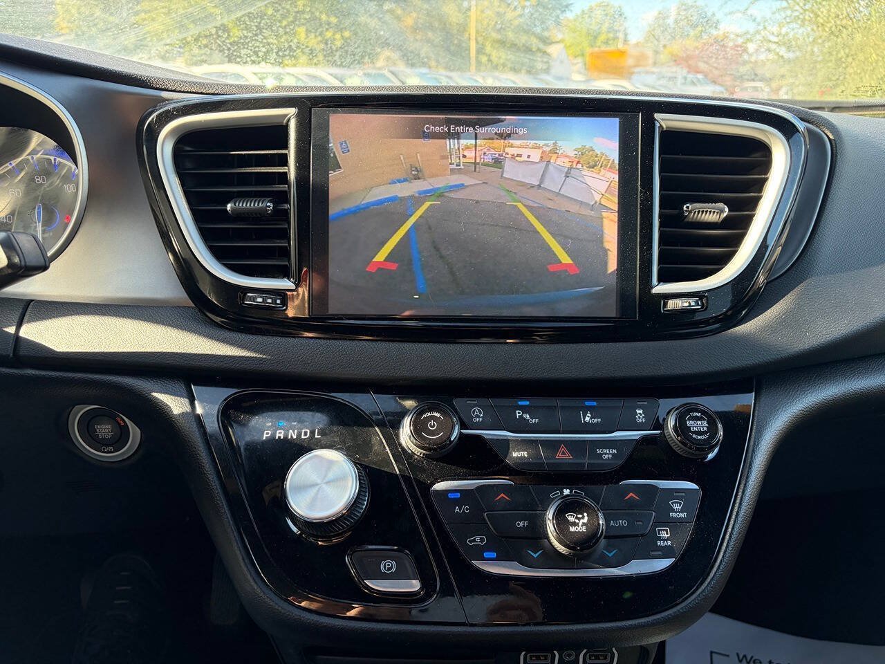 Used 2025 Chrysler Pacifica Select FWD image 14