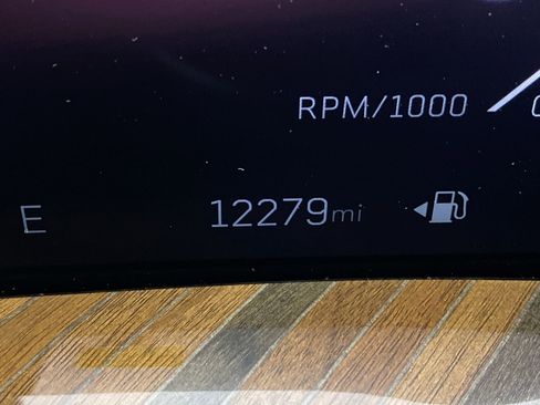 Used 2025 Cadillac Escalade Sport Platinum w/ LPO, ONYX Package image 4