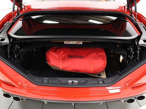 Used 2015 Ferrari California T image 62