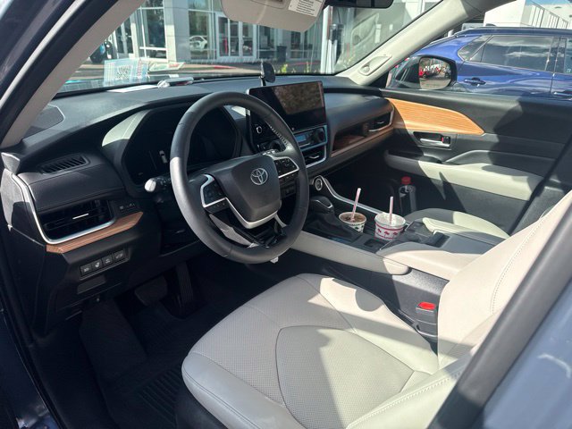 Used 2025 Toyota Grand Highlander AWD Hybrid image 10