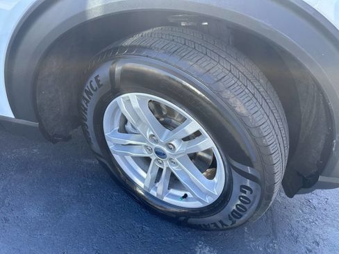 Used 2022 Ford Explorer XLT w/ Equipment Group 202A image 11