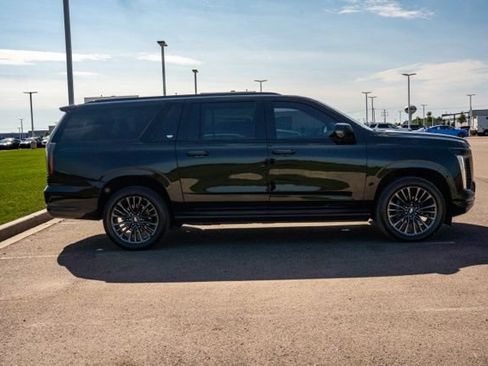 Used 2025 Cadillac Escalade ESV Sport Platinum AWD/4WD image 8